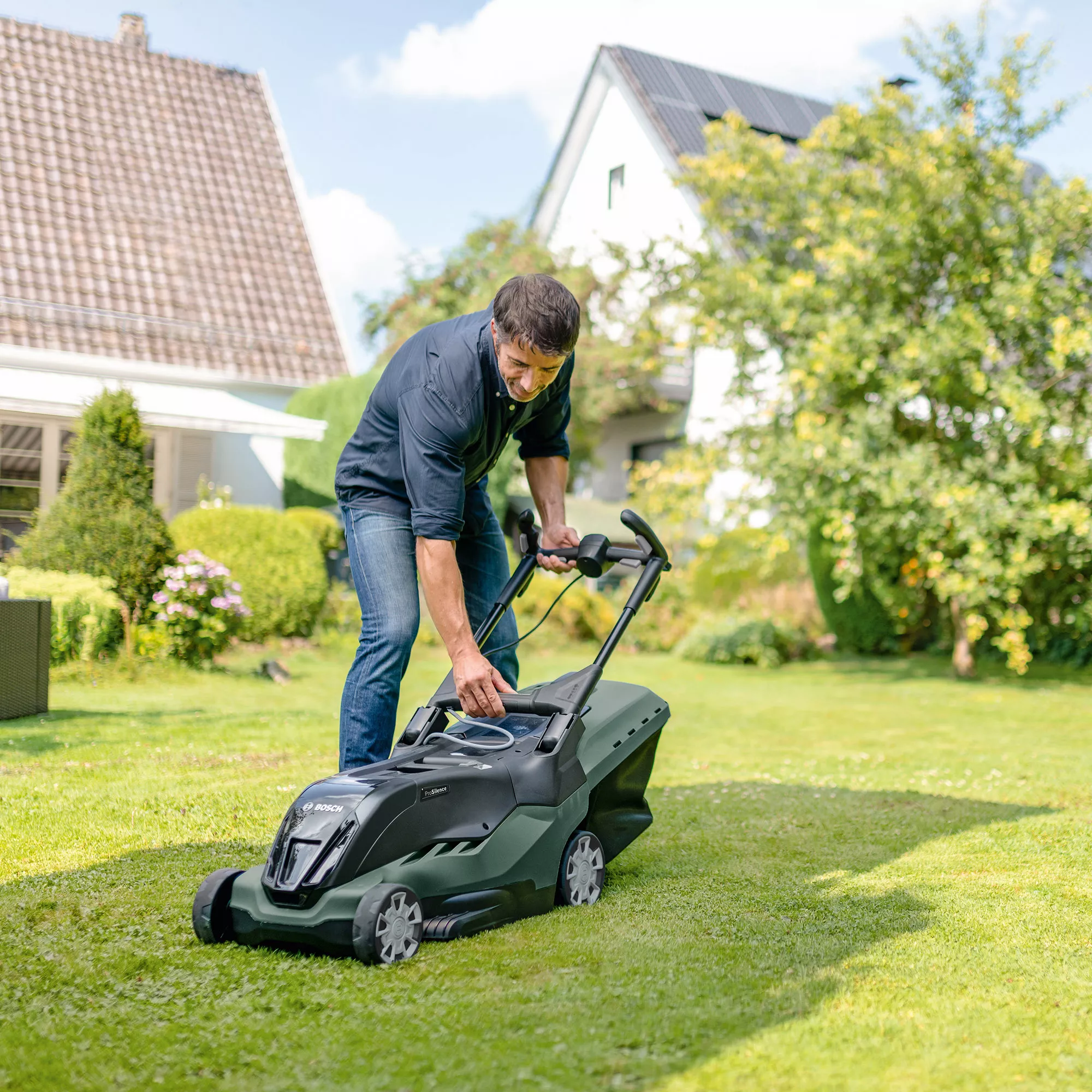 Bosch Power For All AdvancedRotak 36-850 Cordless Rotary Lawnmower 4 Bosch Power For All AdvancedRotak 36-850 Cordless Rotary Lawnmower - Image 2