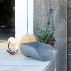 Burgon & Ball Steel Soil Scoop -Garden & Outdoors burgon ball steel soil scoop5019360014867 01i bq