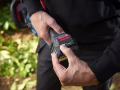 Erbauer 18V 550mm EHT18-Li - KIT Cordless Hedge Trimmer -Garden & Outdoors erbauer 18v 550mm eht18 li kit cordless hedge trimmer3663602418269 13i