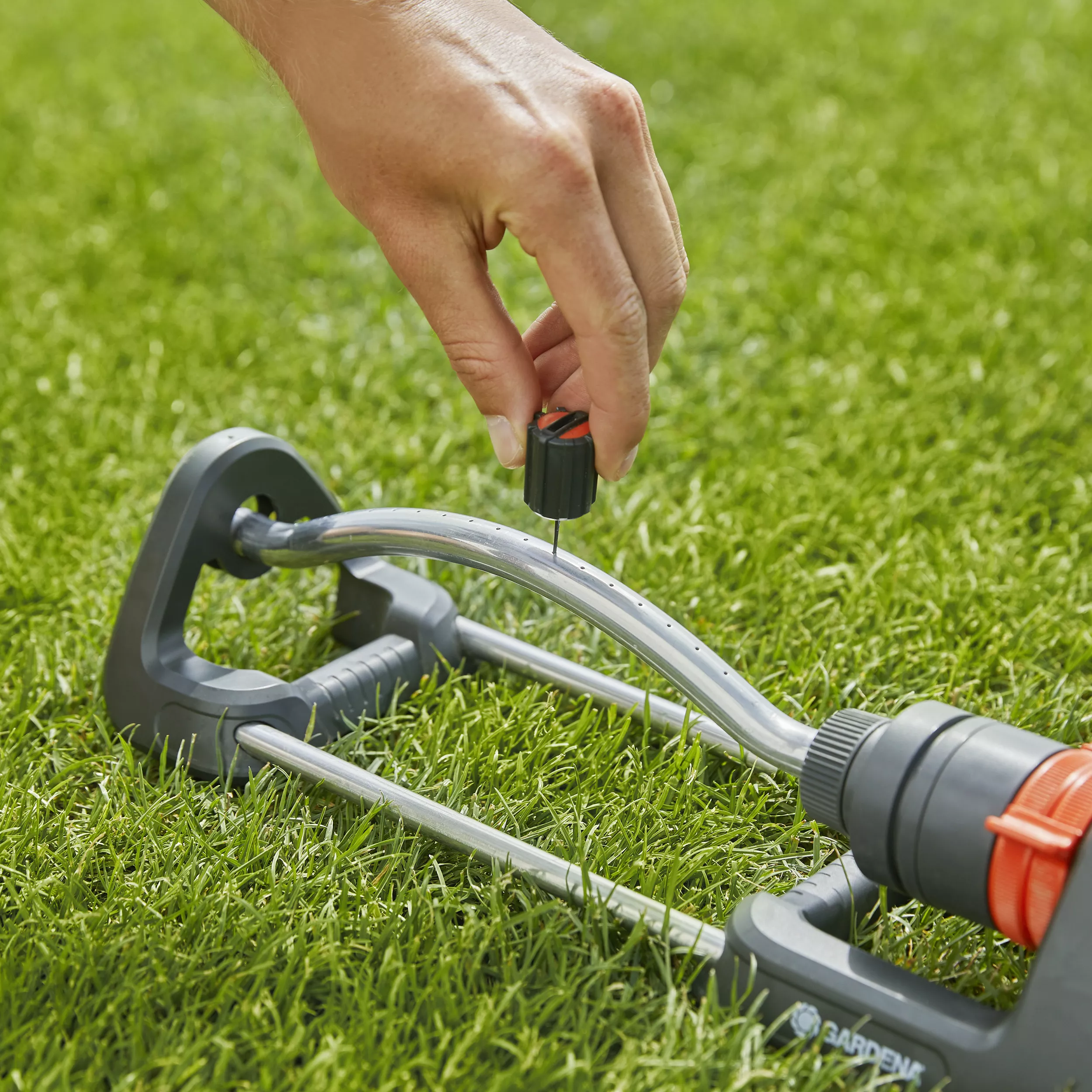 Gardena Aquaroll Oscillating Sprinkler 7 Gardena Aquaroll Oscillating Sprinkler - Image 5