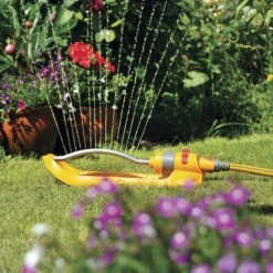 Hozelock Plus Swinging Sprinkler -Garden & Outdoors hozelock plus swinging sprinkler5010646037679 03bq