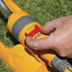 Hozelock Plus Swinging Sprinkler -Garden & Outdoors hozelock plus swinging sprinkler5010646037679 04bq