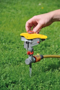 Hozelock Pulsating Pulse Sprinkler 9 Hozelock Pulsating Pulse Sprinkler -Garden & Outdoors hozelock pulsating pulse sprinkler5010646057677 01i